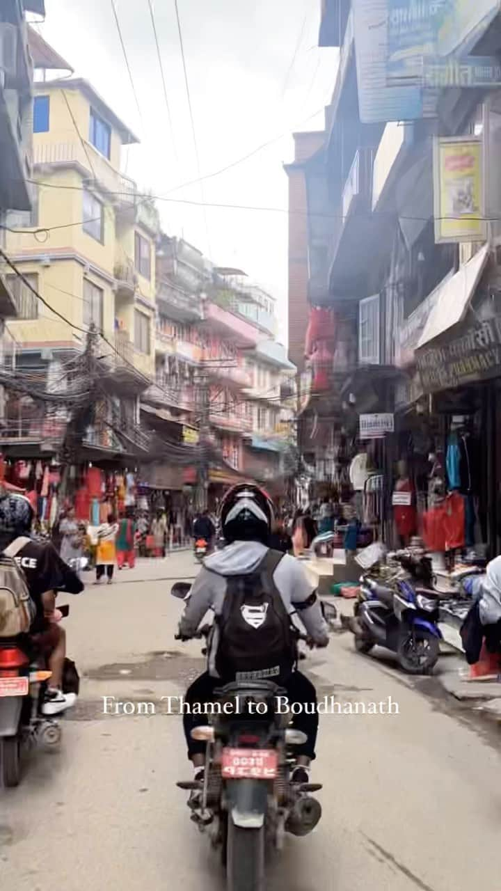 石川直樹のインスタグラム：「For Himalayas⑦ Wandering in#Kathmandu. 今季のマナスルは昨秋と違って天気もよく、みんなサクサク登頂して#カトマンズ に戻ってきました。さて、こちらもようやく始動です。 余談ですが、IN DRIVEというアプリがカトマンズで役に立ちます。バイタク、タクシーともに、このアプリを使うとすぐに来てくれて、事前に値段も距離も提示されるので超便利。昔は値段交渉が面倒で…。カトマンズの移動は、このアプリをオススメします！」