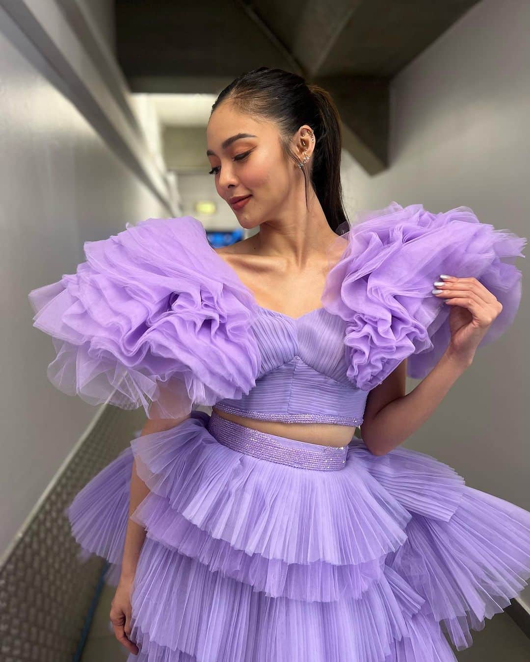 のインスタグラム：「𝐖𝐇𝐄𝐍 𝐈𝐍 𝐌𝐈𝐋𝐀𝐍 backstage #ootd 📸🇮🇹  Purple gown by THE @michael5inco ✨💜🥰   Thank you @adrianneconcept and @miss.vince_ for preparing everything for the show!😘 #asapinmilan」