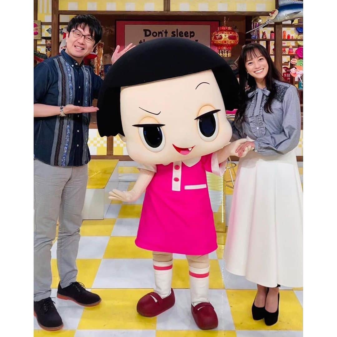 牧瀬里穂のインスタグラム：「あぁ〜 「チコちゃんに叱られる！」 先週オンエアでした、、、  でも見逃し配信もあるし ご一緒させていただいた 土田晃之さんと写真も撮っていただいたので😆 ポストします  司会の岡村さんが1970年 私が71年 土田さんが72年生まれ、、、と 同世代で楽しかったです😊  ぜひ　見逃し配信をご覧ください🙇🏻‍♀️」