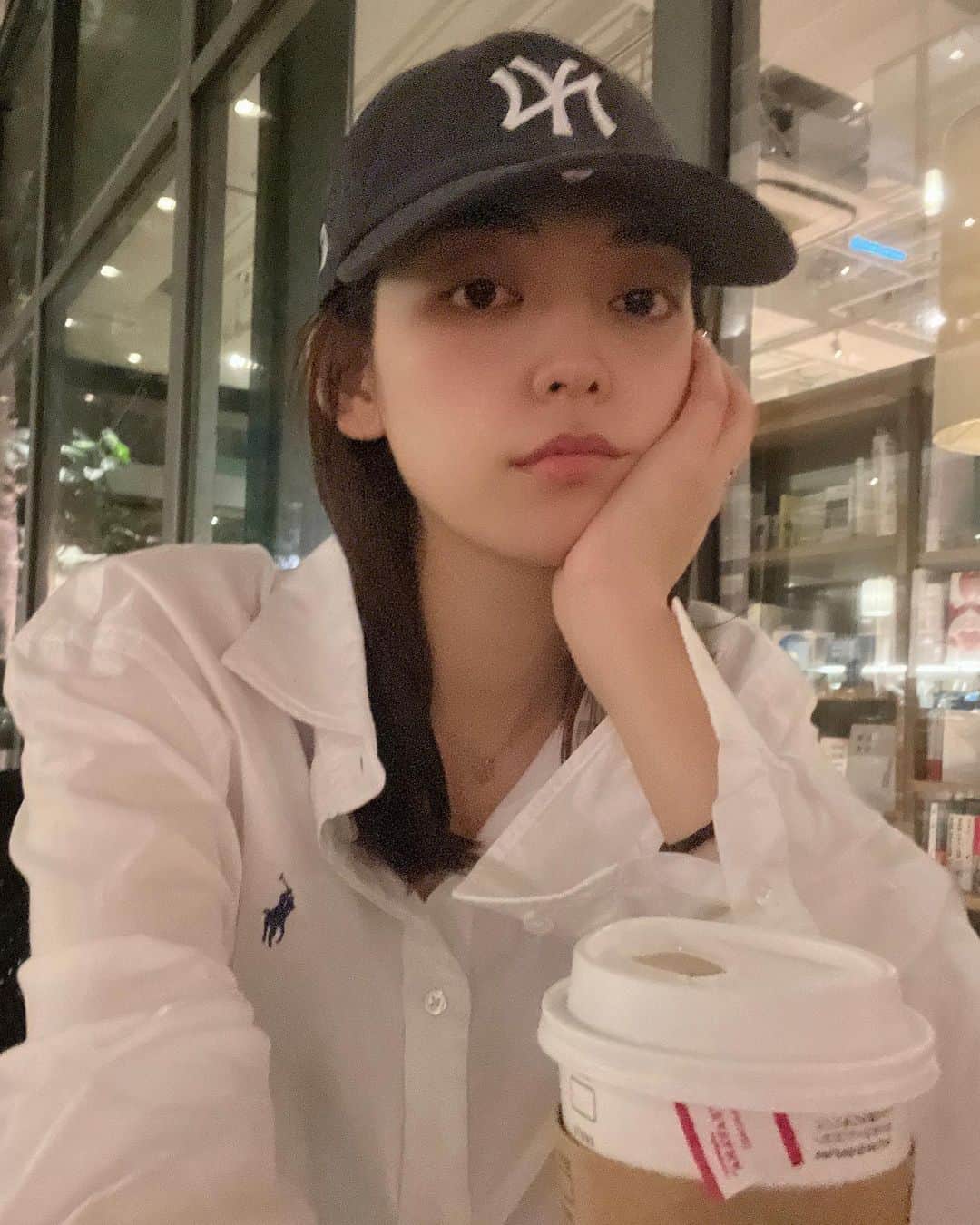 仲美咲のインスタグラム：「もう完全に秋になったね〜 まだ夏が恋しいけど早く秋服も着たいな〜🍂🍁 #autumn#秋」