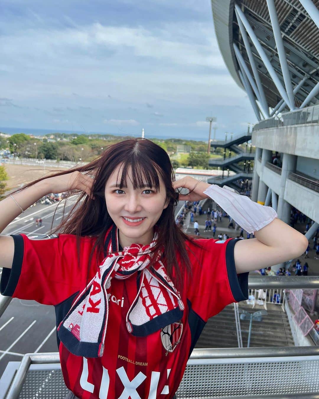 のインスタグラム：「. 今シーズンのこり6試合 そのうちホームは3試合 しっかりと最後まで応援頑張ります🫱🏻‍🫲🏼  潮風よ！！！笑  #鹿島アントラーズ #横浜FM #antlers #fmarinos #鹿嶋市アントラーズPR大使」