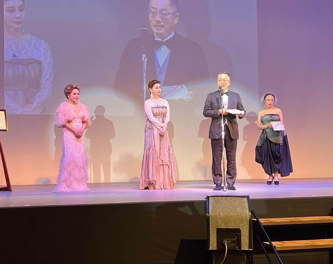 マッキーーーさんのインスタグラム写真 - (マッキーーーInstagram)「デヴィ夫人主催の第26回The Gland Imperial Gala Banquet✨素晴らしい会に @mimimikababy お誘いありがとうございました✨ @flamesjapanbeautyschool のファションショーもあり生徒を見守るmimiの姿に感動しました🩷 #ザグランドインペリアル慈善晩餐会 #チャリティー  #charitygala」9月25日 15時03分 - g_dramaki_