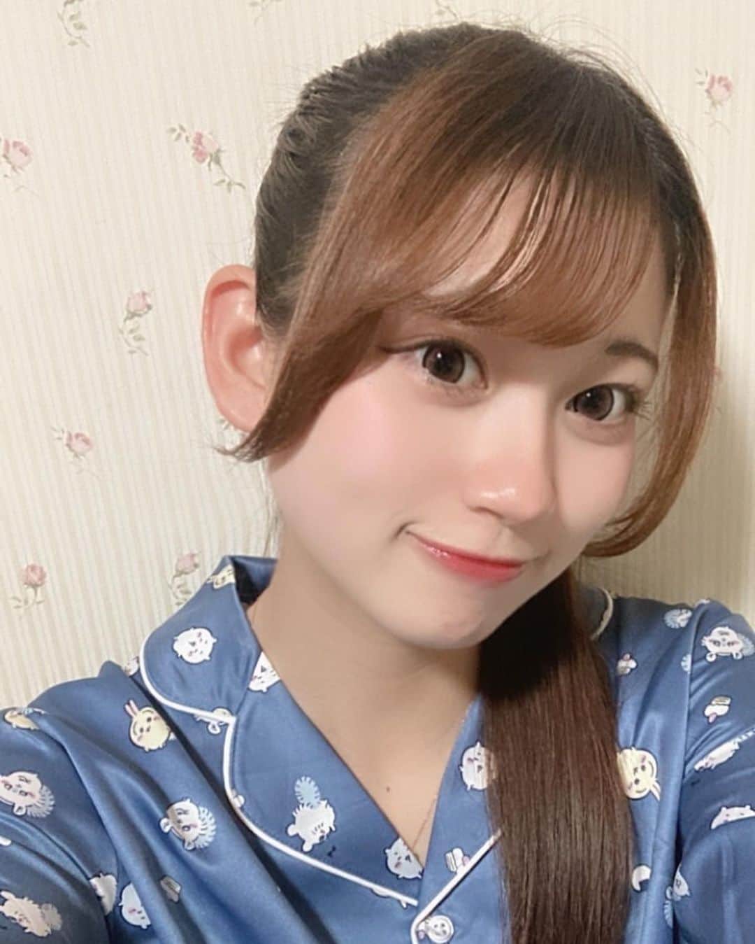 のインスタグラム：「GU✖️ちいかわ コラボ❤︎  #今日好き #カンヌン編 #シブサン #アイドル #gu #ちいかわ #コラボ #サテン #パジャマ #kawaii #3人兄姉」