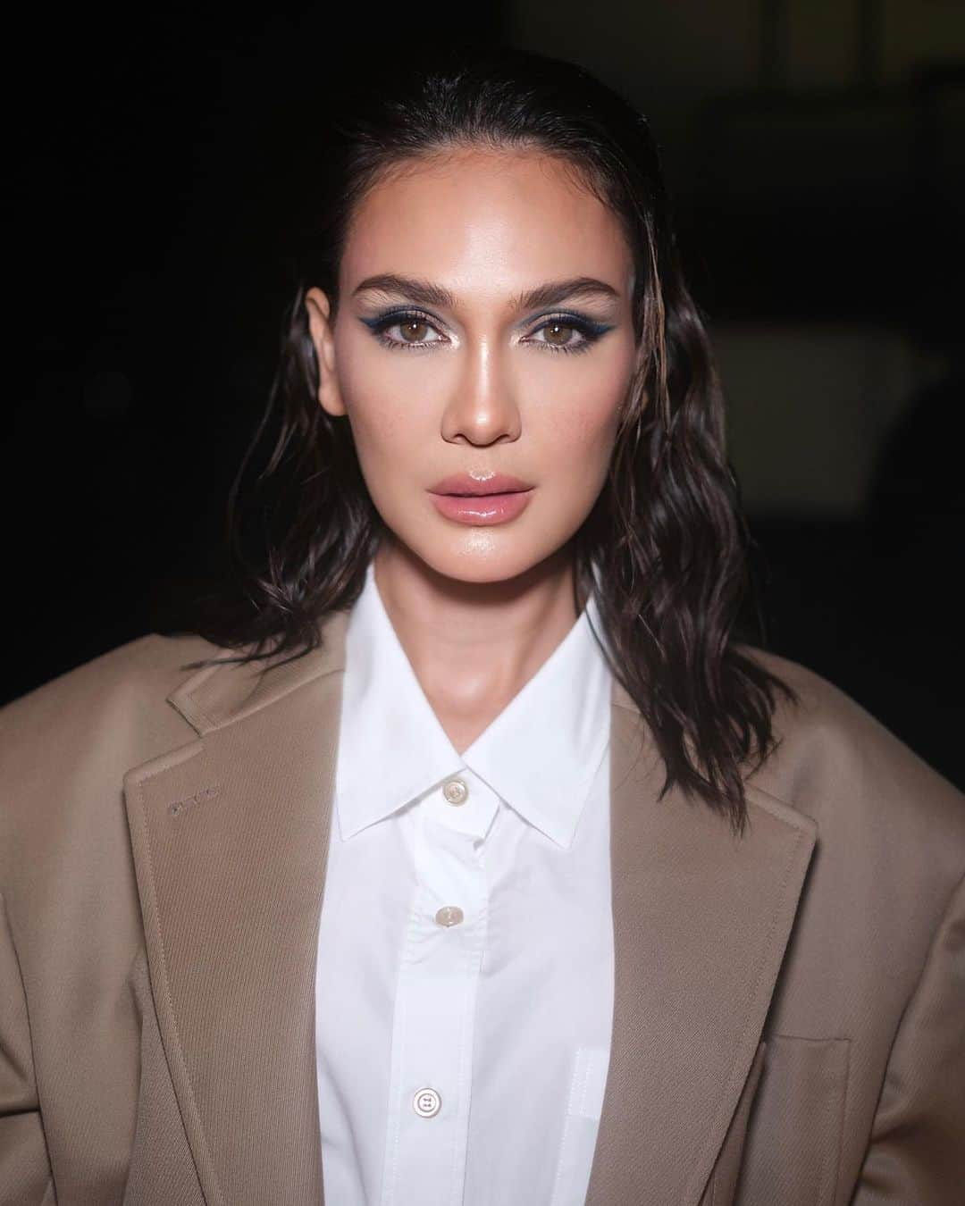 ルナ・マヤのインスタグラム：「@lunamaya using @namabeauty.co ‘s Angle-Tip Color Eyeliner in the shade “Blue” for @gucci event last week which am so obsessed ! 😍✨ ⠀⠀⠀⠀⠀⠀⠀⠀⠀  Hair @ichanaahair  Styled by @_gilygily  Rd’s team @vatirrachman  ⠀⠀⠀⠀⠀⠀⠀⠀⠀  #LINELIKEAPRO #GUCCIANCORA」