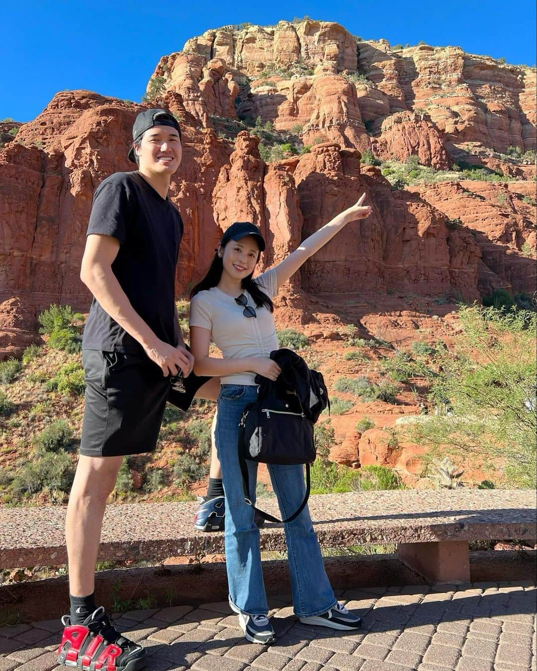 久慈暁子さんのインスタグラム写真 - (久慈暁子Instagram)「* パワースポットのSedona🏜 大地からのエネルギーと きらめく夕日に癒されました🌞🌵✨ * #セドナ #パワースポット  #エアポートメサ」9月25日 15時42分 - kuji_akiko