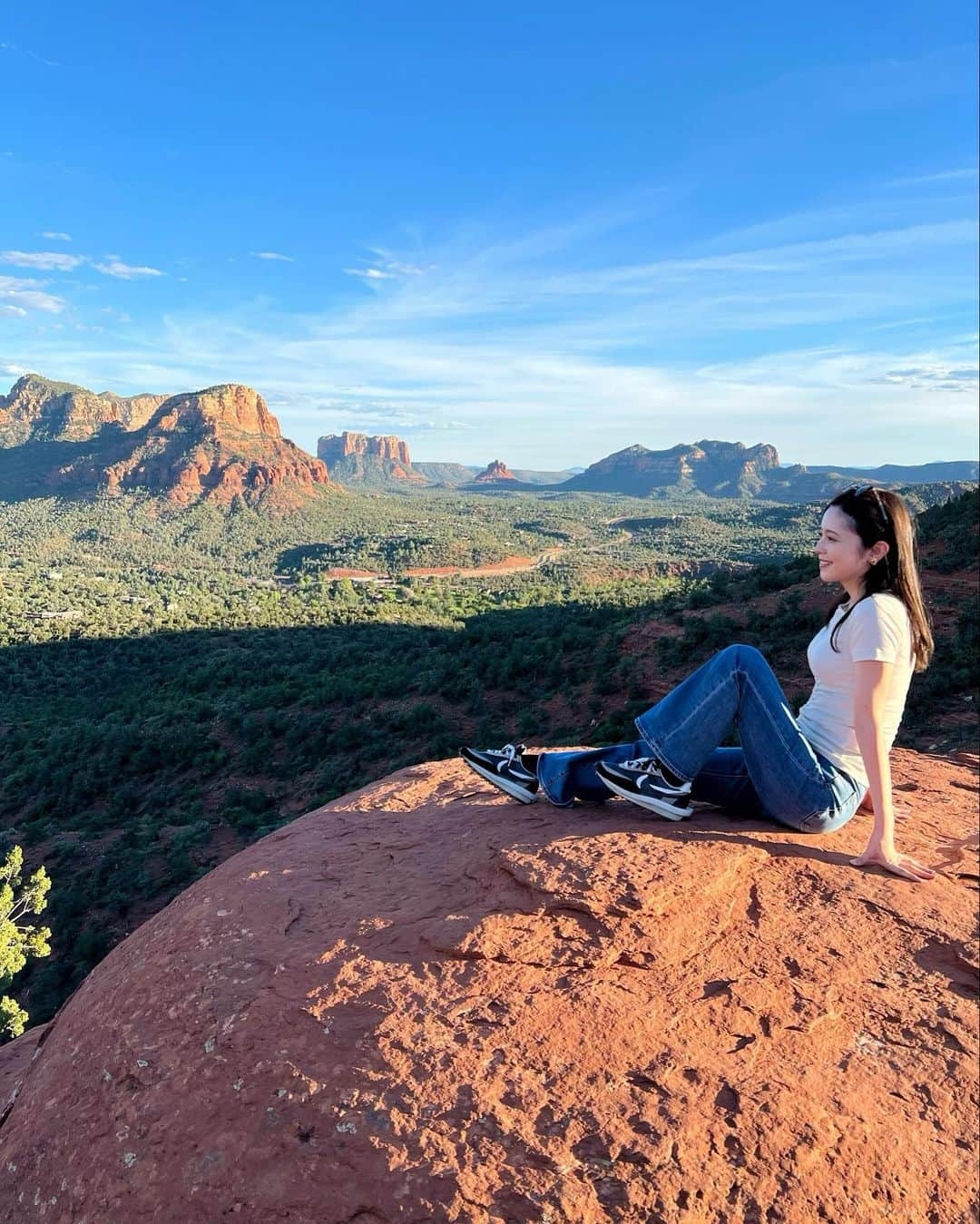 久慈暁子のインスタグラム：「* パワースポットのSedona🏜 大地からのエネルギーと きらめく夕日に癒されました🌞🌵✨ * #セドナ #パワースポット  #エアポートメサ」