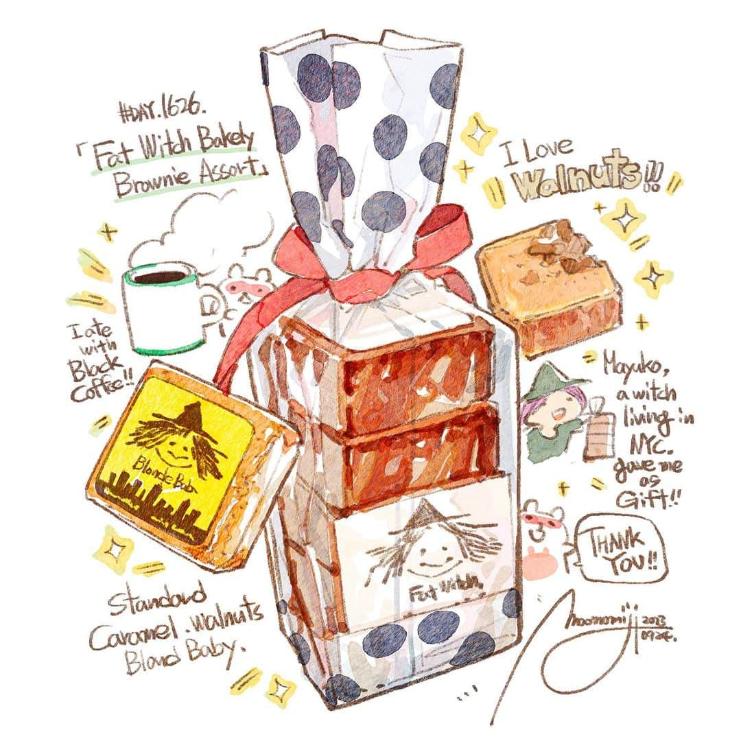 もみじ真魚のインスタグラム：「『#1626/「Fat Witch Bakery Brownie」』  もみじ真魚/MaoMomiji 2023年9月25日 02:45  "Brownies from the Witch!" The fourth day of the exhibition has ended. I was really happy that so many people came to my exhibition today, even in the rain. The paintings on display also sold well, and since they are all paintings that I put my heart and soul into, I am really happy when they sell! Today, I had brownies for breakfast, which I received as a gift from a witch friend of mine. There are only two days left for the solo exhibition. Don't forget to come to the exhibition if you haven't already, or if you want to come again!  「魔女から貰ったブラウニー！」 個展４日目が終了しました。今日も雨の中、沢山の人においでいただき本当に嬉しかったです。展示している絵も売れてきて、みんな気持ちを込めた絵ばかりなので、売れてくれると本当に嬉しい！！今日はお友達の魔女からプレゼントでいただいたブラウニーが朝食。個展開催も後２日です。まだの方、もう一度の方は御来場お忘れなく！！  #日刊ごはんが好き #foodie #foodieart #dailyilovefood  #毎日更新 #foodillustration #fooddrawing #もみじ真魚 #maomomiji #飯テロ #美食 #fatwitchbakery #itadakimasu」