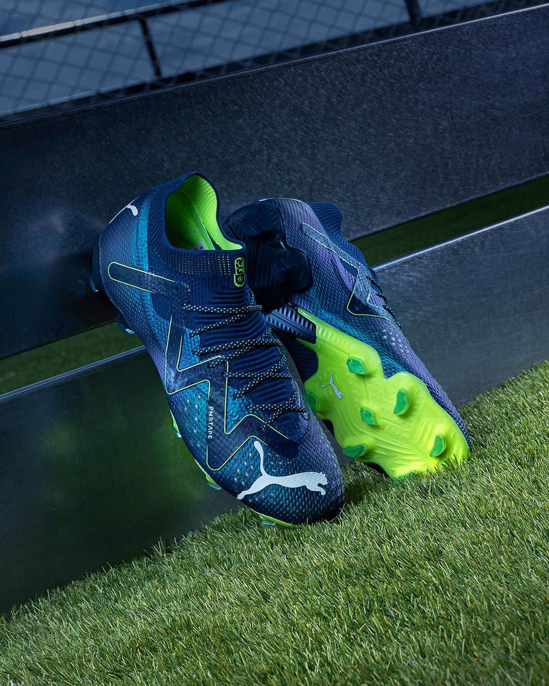 PUMA Footballさんのインスタグラム写真 - (PUMA FootballInstagram)「Let creativity play 🤪  New FUTURE, available now on PUMA.com in unisex and women-specific fit.」9月25日 16時02分 - pumafootball