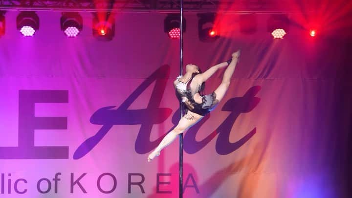 のインスタグラム：「@kpsf_official  @poleartkorea   2023.5.28 Poleart Korea Full movie  Costume @ruka_aji 👙 Music @ciara  Paint it black 🎵  #poledance #poleart #ポールダンス  #polecompetition」