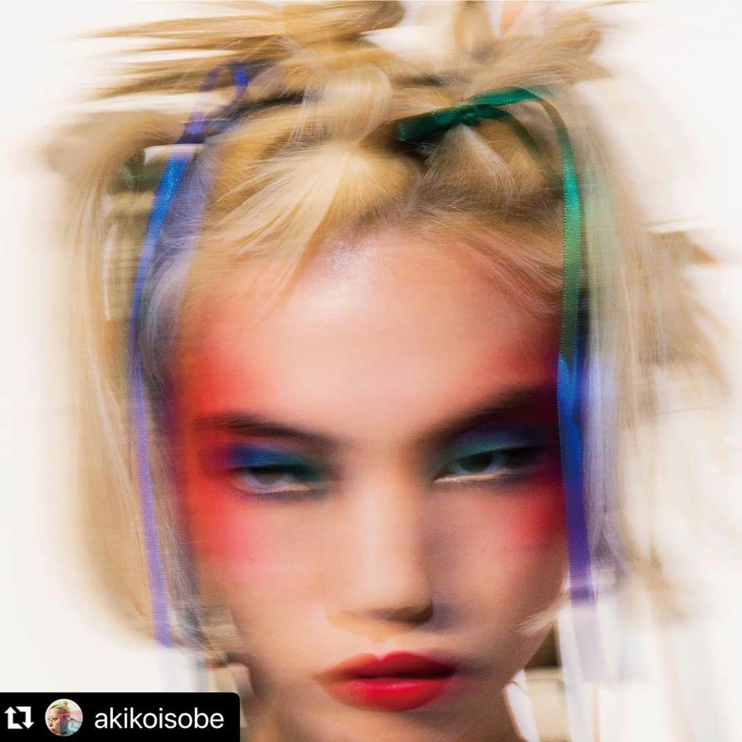 冨沢ノボルさんのインスタグラム写真 - (冨沢ノボルInstagram)「❤️💚💙❤️💚💙  #Repost @akikoisobe with @use.repost ・・・ 2025年2月末をもって閉店する松本PARCOのビジュアルを撮影しました！ ここから閉店にむけて、いくつかのビジュアルを 展開予定です！ さよならに向けての新しいスタート。1番最初はシンプルで力強い写真を選びました。撮り出してすぐの1枚。沢山の方に見て欲しいです。 特設ページも是非ご覧ください。 https://matsumoto.parco.jp/page/dear_matsumoto/  #松本PARCO #PARCO #ブレ #写真 #冨沢ノボル  #アオイヤマダ #清水貴栄 #磯部昭子」9月25日 16時09分 - noboruok