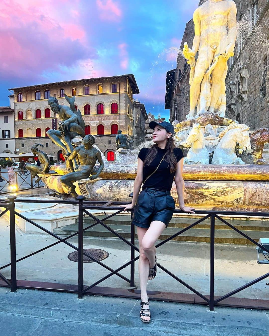 平山美春のインスタグラム：「📍𝐅𝐢𝐫𝐞𝐧𝐳𝐞  𝐌𝐚𝐠𝐢𝐜 𝐡𝐨𝐮𝐫＋𝐌𝐲 𝐟𝐚𝐯𝐨𝐭𝐢𝐭𝐞💙🩷  #firenze  #italy」