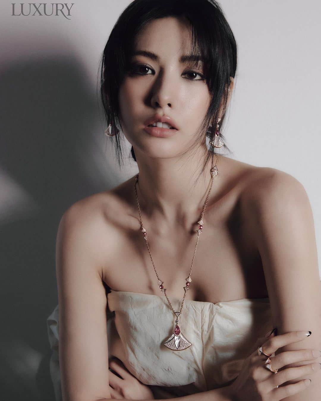 ナナ さんのインスタグラム写真 - (ナナ Instagram)「#luxury#럭셔리매거진#불가리#bulgari @luxuryeditors」9月25日 16時09分 - jin_a_nana