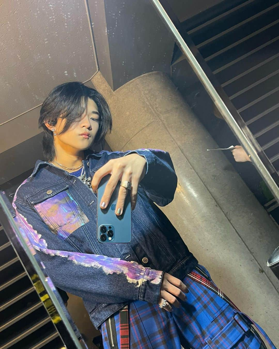 edhiii boiのインスタグラム：「BMSG FES'23  Tokyo 2Days  お越しの皆さん ありがとうございました🌙✨  当日に近づくにつれ 高揚感で早くみんなの前で歌いたい！！という気持ちで  2日間最高のパフォーマンスが出来たと思っております💙  改めて音楽の力に気付かされた気がします。  自分の課題として 落ち着いてパフォーマンスしようという目標も 達成出来たのかなと思っていて  2日間、僕とみなさんで一つのステージを創れたと思います。  後ろの席の人ともちゃんとアイコンタクトできて いっぱいエール貰えたと思うしね！  OSAKAも楽しみに待っててね⭐️ edhiii boi全開で行くぜ❤️‍🔥🎸」