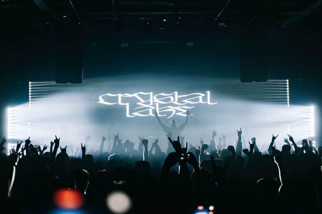 Crystal Lakeのインスタグラム：「#CrystalLake 🤘🇨🇳🙏  📷: @sukistar94liu   🎸 @yd_crystallake 🎸 @tj_crystallake 🎸 @maxwell326 🥁 @gakutaura_official 🎤 @hatechvrch  @espguitarsjapan @esp_techhouse @ghsstrings @evertune @enki.usa @culturejpn @dingwallguitars @paysonfannedbassstrings @pearl_drums @sabiancymbals @wincentdrumsticks @telefunken_mic @earasersearplugs @extremevocalinstitute @jpresleytattoos  #SakeMafia #SushiGang」