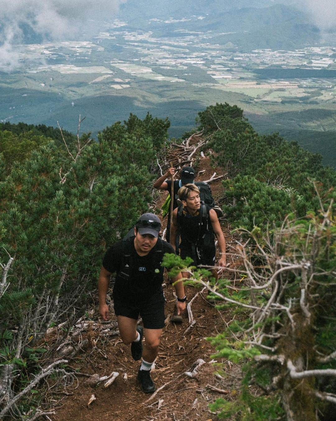 シノサンさんのインスタグラム写真 - (シノサンInstagram)「初登山。  4.5時間の登山。鍛えられるうー！  アクティブに生きていこ！！」9月25日 16時27分 - shinofilms