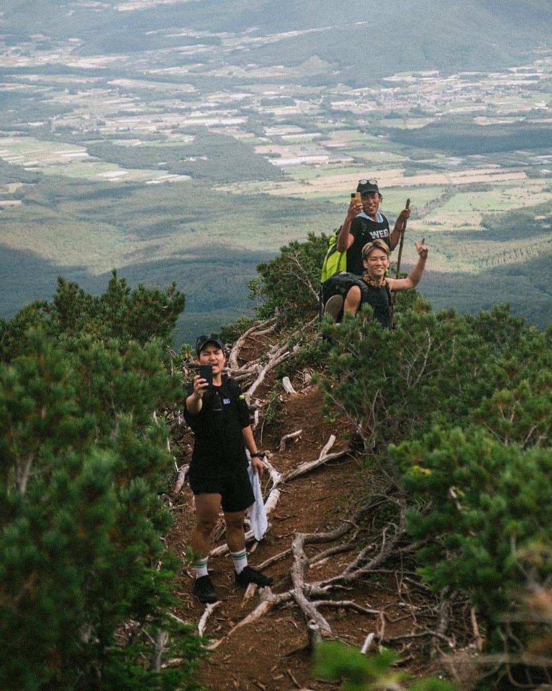 シノサンさんのインスタグラム写真 - (シノサンInstagram)「初登山。  4.5時間の登山。鍛えられるうー！  アクティブに生きていこ！！」9月25日 16時27分 - shinofilms