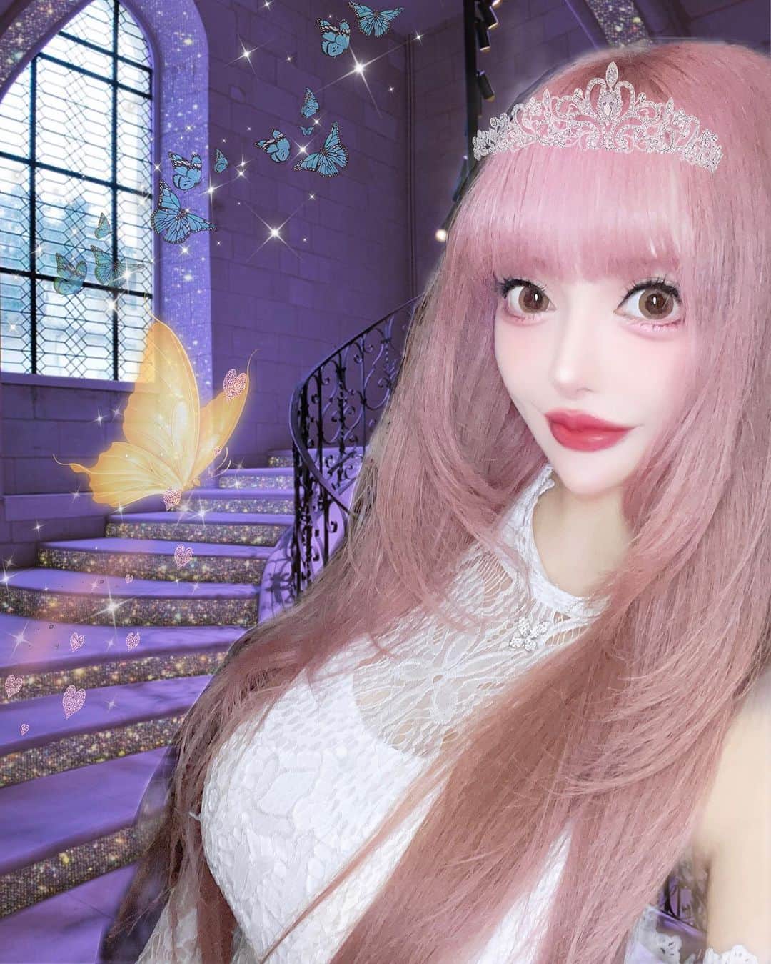 ヴァニラのインスタグラム：「🐰🍓  髪の毛ピンク復活したの🎀💕💓💗 そして今回はやってみたかったレイヤーを入れてもらって 内側に巻いたら超絶かわいいの🥹💖💖💖  ロングは変えたくないけどイメチェンしたかったからめちゃ気に入っている👸💕 ピンクも最高に大好きな色味になってはぴるん🎶🥳🤍  アンククロスラフト @ankhcross_raft  担当💇‍♀️ @ankhcross_saku   . . . . . . . . . . . #beautiful #happy #like4like #love #fashion #cute  #tbt #followme #picoftheday #follow #art #autumn #me #selfie #nature #smile #photooftheday #instagood #instagram #instadaily #style #travel #girl #instalike #likeforlike #life」