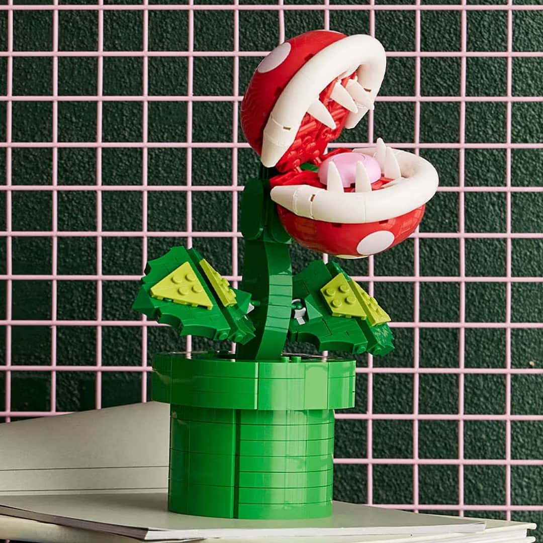 HYPEBEASTさんのインスタグラム写真 - (HYPEBEASTInstagram)「Protect your home with your very own Super Mario Piranha Plant by @lego.⁠ ⁠ First introduced in the World 1-2 levels of the 1985 'Super Mario Bros.' game, the 500-piece set can be adjusted in various positions moving the head, mouth, stalk and leaves to create the perfect pose. The set is priced at $60 USD and will be available for order via LEGO’s official site starting November 8.⁠ Photo: LEGO」9月26日 2時01分 - hypebeast