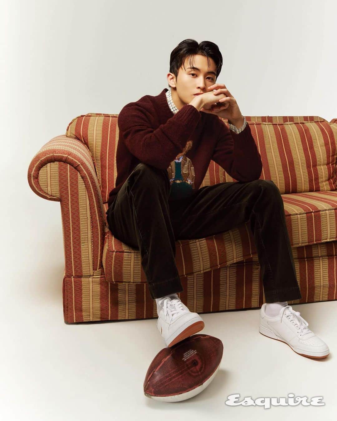 Polo Ralph Laurenさんのインスタグラム写真 - (Polo Ralph LaurenInstagram)「Musician #MarkLee from #NCT appears in #PoloRLStyle on the cover of @Esquire.Korea’s October issue.  Photography: @KimHeeJune Fashion Director: @deveikuus Styling: @Youngriginal Hair: @JeonHoon_ Makeup: @KangYoonjin_ Set: @Set_Na_Kyung  #PoloRalphLauren #RLEditorials」9月26日 2時08分 - poloralphlauren