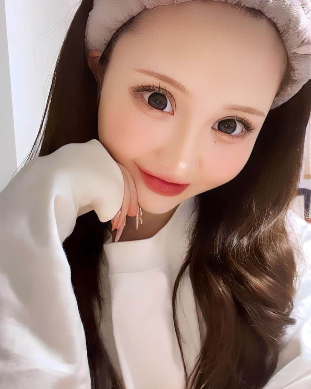のインスタグラム：「オフまりん💙 ⁡ ⁡ ⁡ ⁡ ⁡ ⁡ ⁡ ⁡ ⁡ ⁡ ⁡ ユッケ食べたーい❣️❣️❣️って騒いでたら ⁡ ⁡ ⁡ ⁡ ⁡ ⁡ ⁡ ⁡ ⁡ ⁡ ⁡ お客様が同伴で叙々苑に連れてってくださいました🥩‪🔥 ⁡ ⁡ ⁡ ⁡ ⁡ ⁡ ⁡ ⁡ ⁡ ⁡ ⁡ ⁡ ⁡ 札幌住んで何年か経つけど地味に初叙々苑🥹💖 ⁡ ⁡ ⁡ ⁡ ⁡ ⁡ ⁡ ⁡ ⁡ ⁡ ユッケ絶品だったし他のお肉もとっても美味しかった💖」