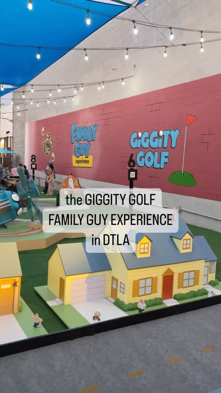 ナッシュ・オーバーストリートのインスタグラム：「Me and @johaunadeo went and checked out the @familyguyexperience in #dtla and had way too much fun✅  @losangelesbucketlist comin through with another good rec🔥」