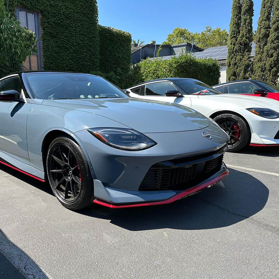 コーディー・ウォーカーのインスタグラム：「Last week I had the opportunity to drive the new Z Nismo. As a current owner of the Z performance trim, I can tell you that on track performance is really night and day. I think Nissan did a great job with this car and made some very nice upgrades. The auto transmission up shifts and downshifts are much quicker and the logic is quite good. Braking performance is good and the tires are a huge upgrade (same Dunlops as those found on GTR) I’d be lying if I said I didn’t miss the manual though. Maybe if enough of us ask, Nissan can make it happen? 🤷‍♂️ 😘 #nissanz #znismo」