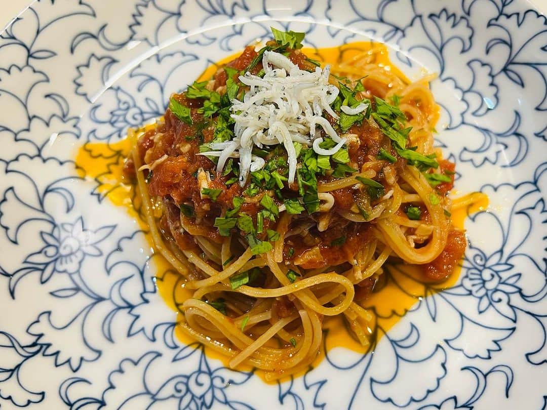 本間昭光のインスタグラム：「トマトとシラスのパスタ 麺50g」