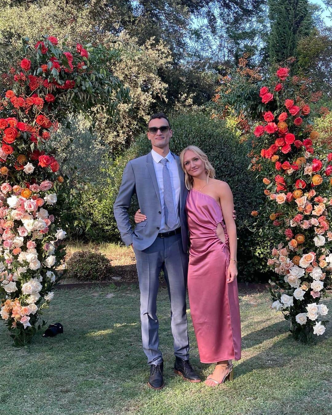 ハンネ・クレスさんのインスタグラム写真 - (ハンネ・クレスInstagram)「L’amour pour toujours ♥️♾️  Ma copiiine @sarah_atcho got married 🥲  Thank you for this beautiful weekend full of love and joy🙏🏼  @sarah_atcho & @arnaudjaquier12  #jatchos  📷 @ilo_dz 🥰」9月26日 2時24分 - hanne.claes