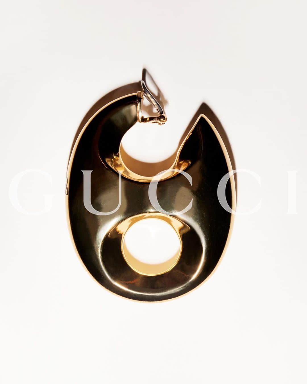 グッチのインスタグラム：「From the ‘60s to the runway: Marina Chain.  #GucciAncora #GucciSS24 #GucciJewelry」