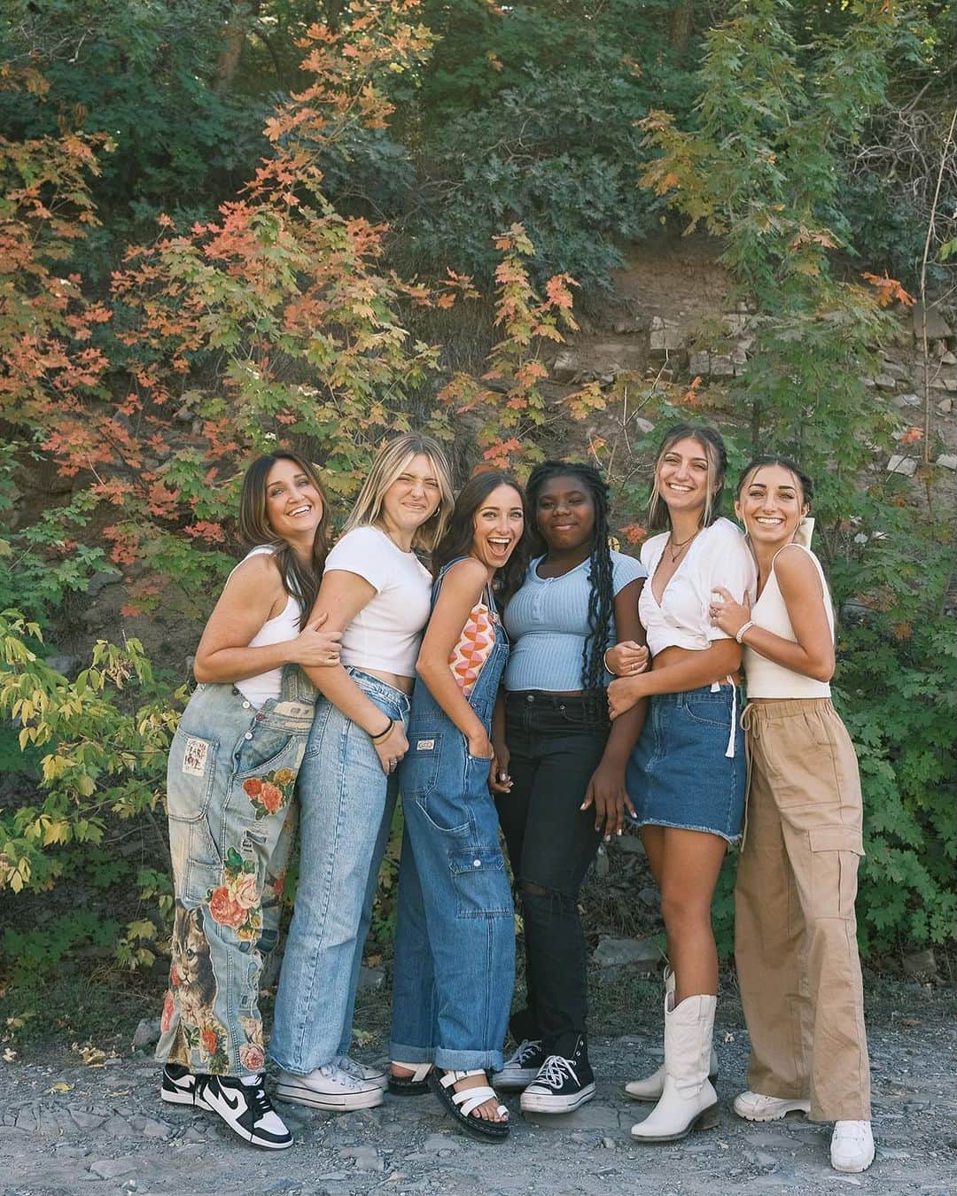Brooklyn and Baileyのインスタグラム：「The girls are back…with completely different styles lol👏🏼 but real talk- whose outfit would you wear??」