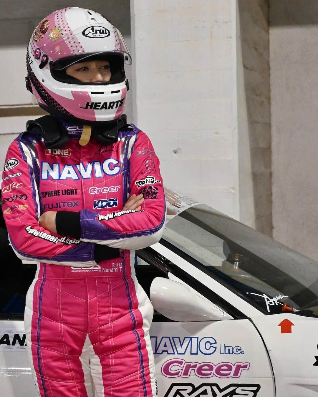 塚本奈々美のインスタグラム：「FDJP Driver @tsukamotonanami as she gets ready for practice Friday night @hotpitautofest」