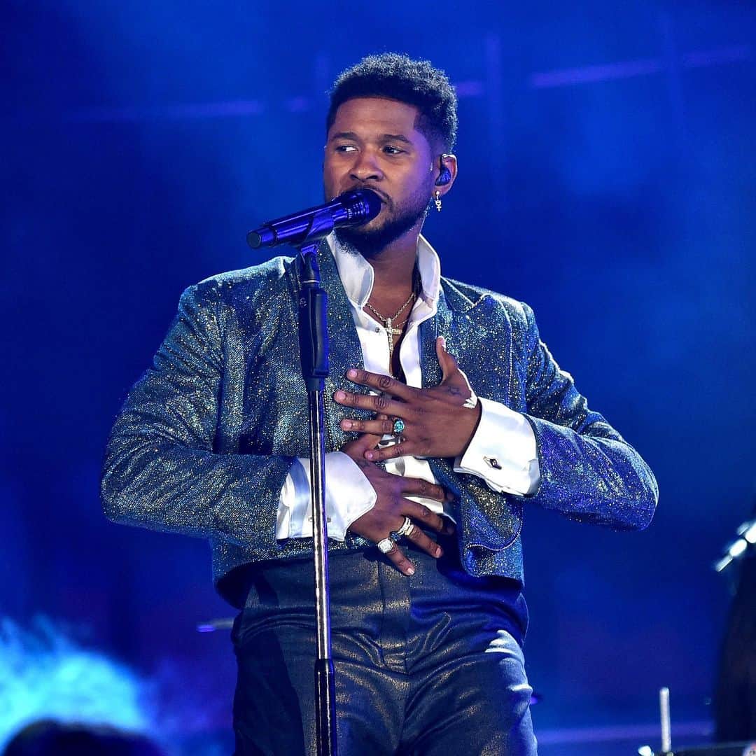The GRAMMYsさんのインスタグラム写真 - (The GRAMMYsInstagram)「What happens in Vegas? GRAMMY-winning artist #Usher is going to turn up the music in the city for the 2024 #SuperBowl Halftime Show. 🎶  The artist won his first GRAMMY in 2001 for Best Male R&B Vocal Performance for "U Remind Me," and has since won seven more #GRAMMYs and earned 23 nominations.  #SBLVIII」9月26日 2時55分 - recordingacademy