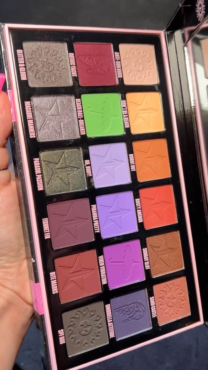 のインスタグラム：「The inside of the #jeffreestarcosmetics #GothicBeach palette!!! 🖤☔️ The entire collection will be launching SEP. 29TH @ 10AM PST / 1PM EST ✨  #jeffreestarmascara #gothicbeachpalette #goth #velourliquidlipstick #jeffreestar」