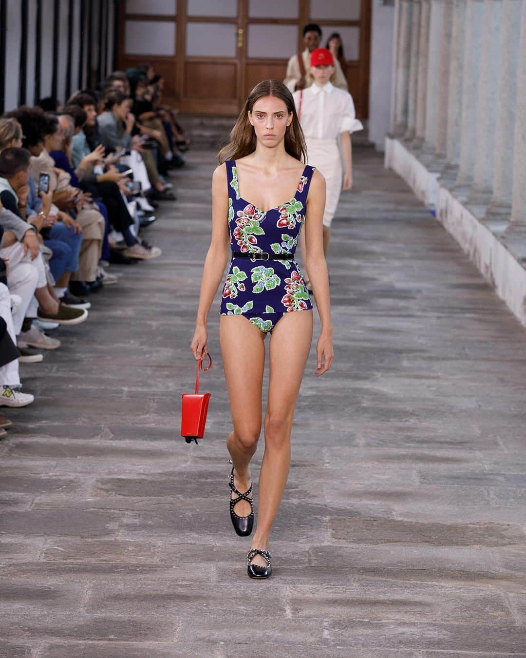 バリーのインスタグラム：「SKETCH OF SUMMER  Milan, Italy.   Design Director: Simone Bellotti  Production: Villa Eugenie  Stylist: Charlotte Collet  Casting: Ben Grimes Make-up: Lucia Pica  Hair: Anthony Turner   @villaeugenie, @charlottecolletcollet, @ben_grimes_casting, @luciapicaofficial, @anthonyturnerhair   #Bally #BallySS24 #MFW」