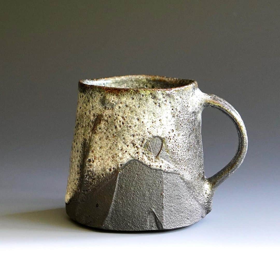 佐竹晃さんのインスタグラム写真 - (佐竹晃Instagram)「These mugs will be available next week online! akirasatake@gmail.com . #mug #マグ #coffee  #akirasatakeceramics #clay  #asheville  #gallerymugen  #陶芸 #陶芸家  #佐竹晃 #ceramics #pottery #japanese #japanesepottery #tougei」9月26日 3時04分 - akirasatake