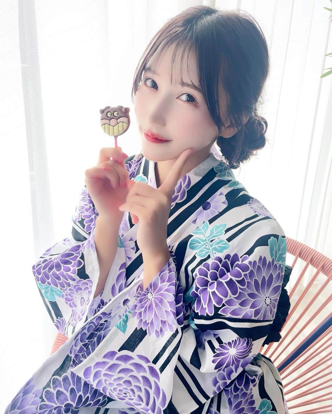 のインスタグラム：「バイキンマンチョコ🍫 2枚目ぼーっとしてる(笑)  #くびれ職人 #followme #gravure #model #フォロー大歓迎 #グラビア #グラビアアイドル #コスプレ #instagood  #被写体  #角色扮演  #外拍模特兒  #性感內衣  #ナイスヒップ  #競泳水着  #浴衣  #夏」