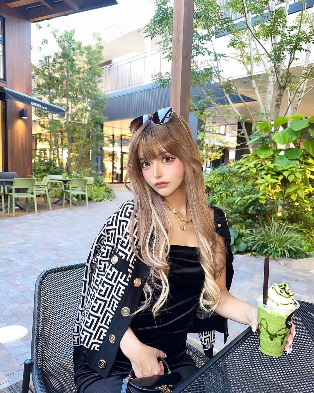 アンジェリカのインスタグラム：「ちょっとずつ肌寒くなってきて嬉しいい🙈🩷🩷 羽織が必要になってきたあ〜ッッ🦋  羽織りはつおろし♡ @select_coco8 ♡」