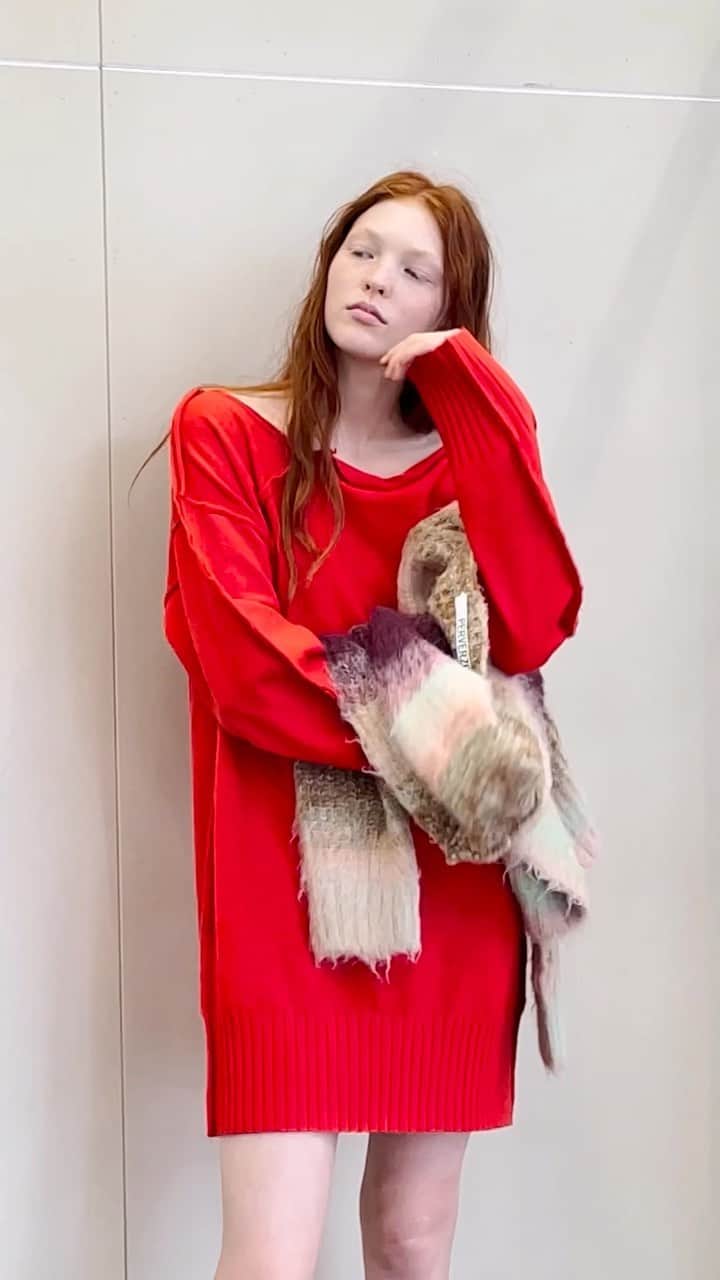 PERVERZE_OFFICIALのインスタグラム：「AW23 Collection on Zuza.  “ Stitching Large Sweater ” color. Red , Gray , Camel  Discover the collection on our online. #PERVERZE #AW23 #PERVERZE_AW23」