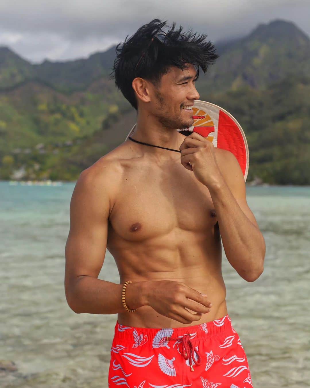 ティムのインスタグラム：「🦎 MOOREA 🍍 my Island home, you are beautiful ! . . . . #moorea #summerhappiness #summerbody #fit #ace #portgasdace #onepiece #moorea #mazuresortwear」