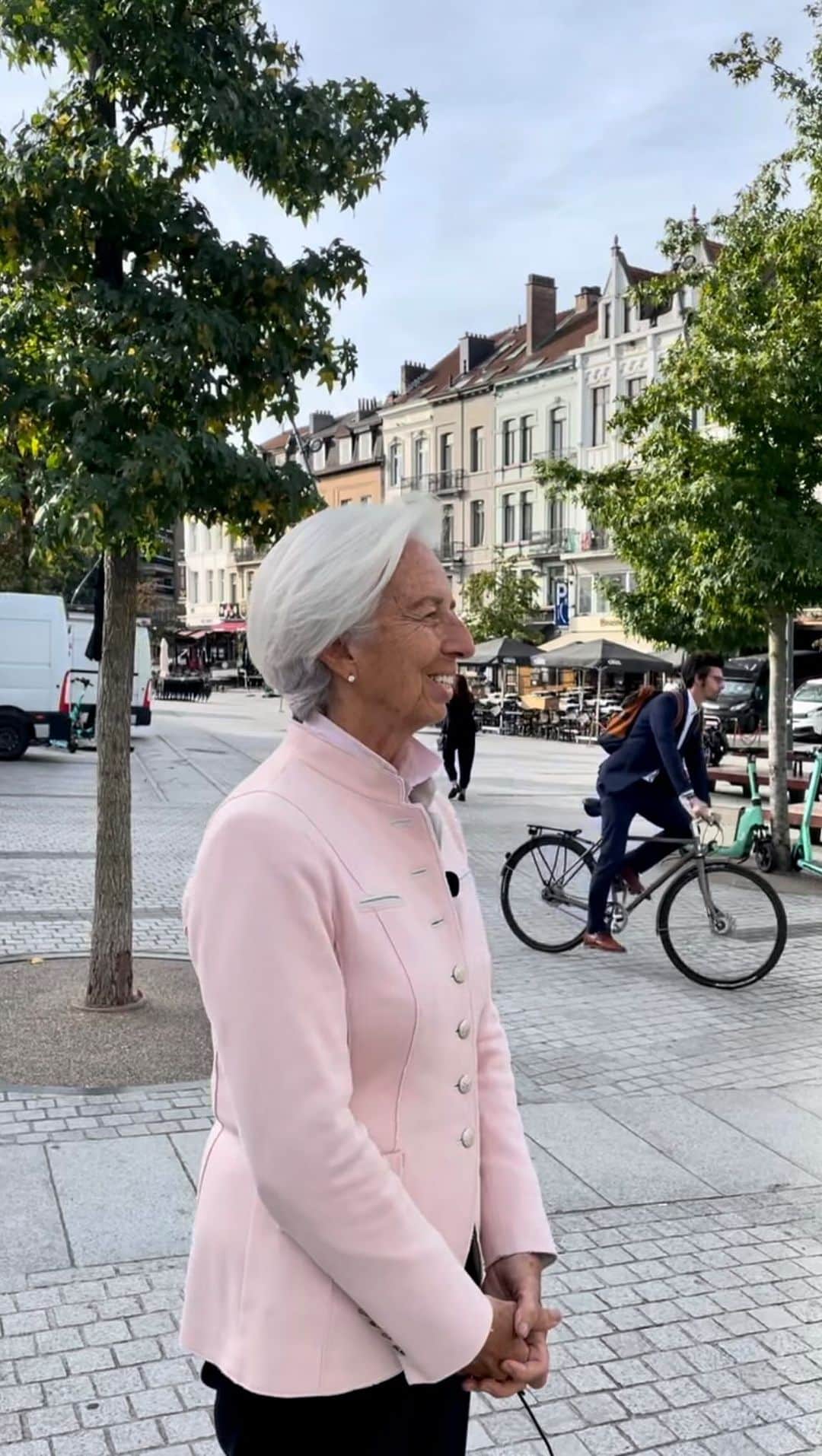 クリスティーヌ・ラガルドのインスタグラム：「Good morning from Brussels.   I’m here at the @europeanparliament for one of my regular hearings with MEPs.   I’m looking forward to a good exchange.」