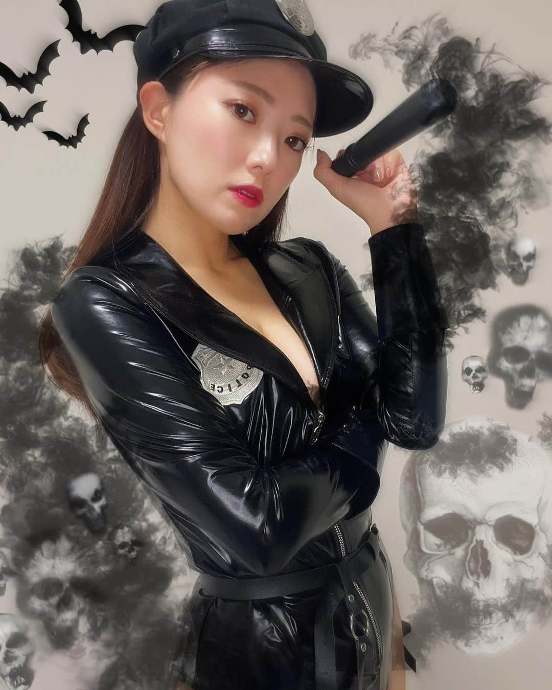 悠華のインスタグラム：「.  一足先にハロウィンコスプレしてみたよ😊 今回着てるのはPOLICEだよん😊  商品番号:20282967です！  ちなみに、今年は SHEINで6着ゲット💕  POLICE SWAT メイド 赤デビル ピンクうさぎ ナース  みんなはどのコスプレがみたい？？😊  ちなみに、SHEINのクーポンあるので みんな使ってみてね😊  いま、限定SALE開催中！ 今年のハロウィンパーティー #SHEINhalloweenparty で決まり！  @shein_japan @sheinofficial #SHEINhalloweenparty #SHEINforAll #loveshein #ad  ▼クーポン詳細 割引率：お買い上げ金額1～5,999円まではセール価格より15%OFF、6,000円以上は20%OFFが適用される。 利用期限：公開日〜11月末日 クーポンコード：HallowsJP58」