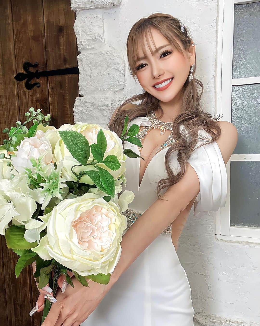 のインスタグラム：「お花あげるっ💐‎🤍」