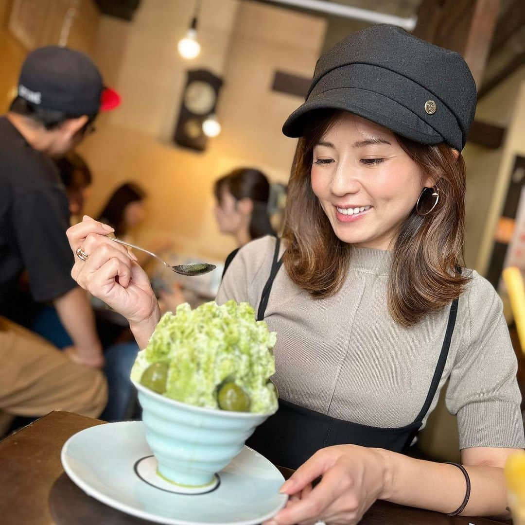 岩崎静羅のインスタグラム：「☺︎ おそらく今年最後となるであろう かき氷！！ 美味しゅうございましたー♡  トップス 商品ID: 13443067 155cm Mサイズ着用  クーポンコード：LOVEDAZY615 お買い上げ金額1～5,999円まではセール価格より15%OFF、6,000円以上は20%OFFになるよ😊  9月25日から10月9日までSHEINの周年セールが開始されるのでさらにお得になるよー！  #SHEINanniversary #saveinstyle #SHEINforAll #ad #アラフォー　#かき氷 #プチプラコーデ #プチプラ高見えコーデ #低身長コーデ」