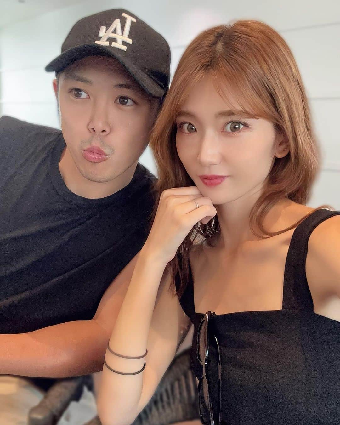 のインスタグラム：「エアーむぎゅむぎゅやってるらし👳🏾‍♀️  #伝わりたいシリーズ」