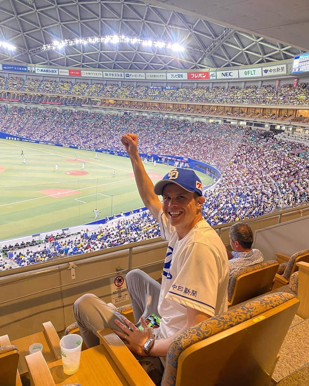 ミチェル・ランゲラクさんのインスタグラム写真 - (ミチェル・ランゲラクInstagram)「Batter Up!!!!! Thank-you so much @chunichidragonsofficial for the unbelievable experience to do the opening pitch last night! It certainly is much harder than it looks ⚾️Thanks for displaying my fastball pitch speed of 85klm/h on the big screen for everyone to see also 🙄😂」9月25日 18時43分 - mitchlangerak