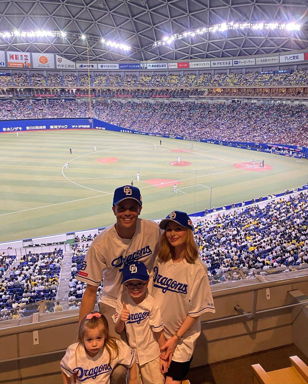 ミチェル・ランゲラクさんのインスタグラム写真 - (ミチェル・ランゲラクInstagram)「Batter Up!!!!! Thank-you so much @chunichidragonsofficial for the unbelievable experience to do the opening pitch last night! It certainly is much harder than it looks ⚾️Thanks for displaying my fastball pitch speed of 85klm/h on the big screen for everyone to see also 🙄😂」9月25日 18時43分 - mitchlangerak