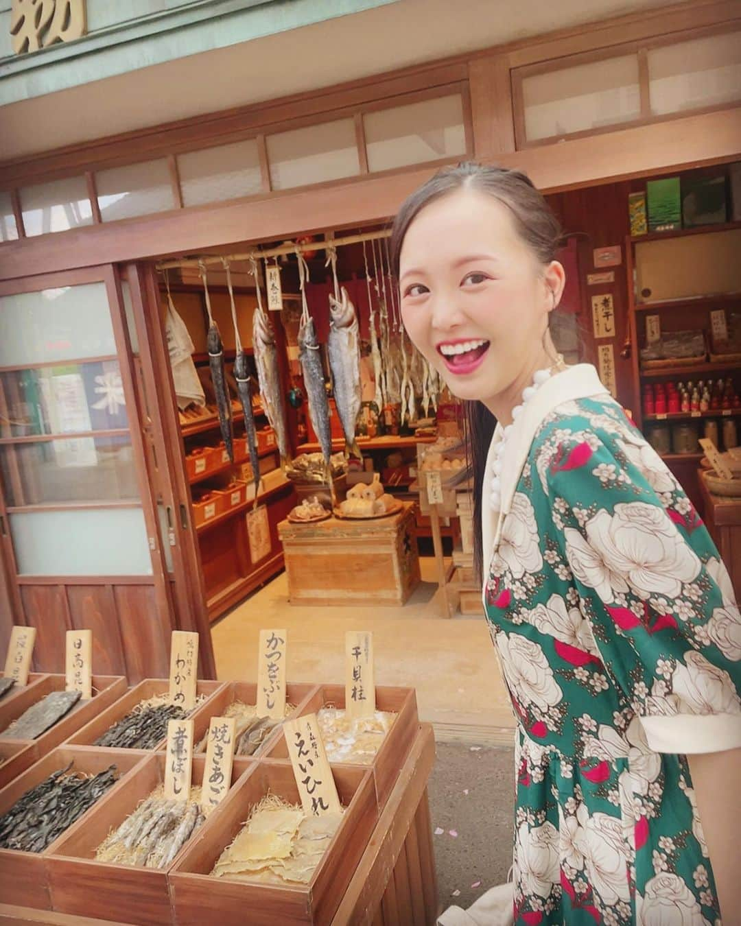 福田朱里さんのインスタグラム写真 - (福田朱里Instagram)「半袖の季節が終わる前に、重い腰を上げ西武園ゆうえんちの写真あげてく。また行きたいな。  #西武園ゆうえんち #埼玉 #レトロ #昭和レトロ #昭和 #レトロコーデ #レトロ喫茶 #商店街 #遊園地 #レコード #干物 #黒髪 #アイドル #骨格ウェーブ #デコ出し #プチプラコーデ #レトロワンピース #福田朱里 #shein購入品 #SHEIN #STU48 #IDOL #JAPAN #japantrip #japanlife #japantravel #japanesegirl #japaneseculture #vintage」9月25日 18時54分 - akaringo_stu48