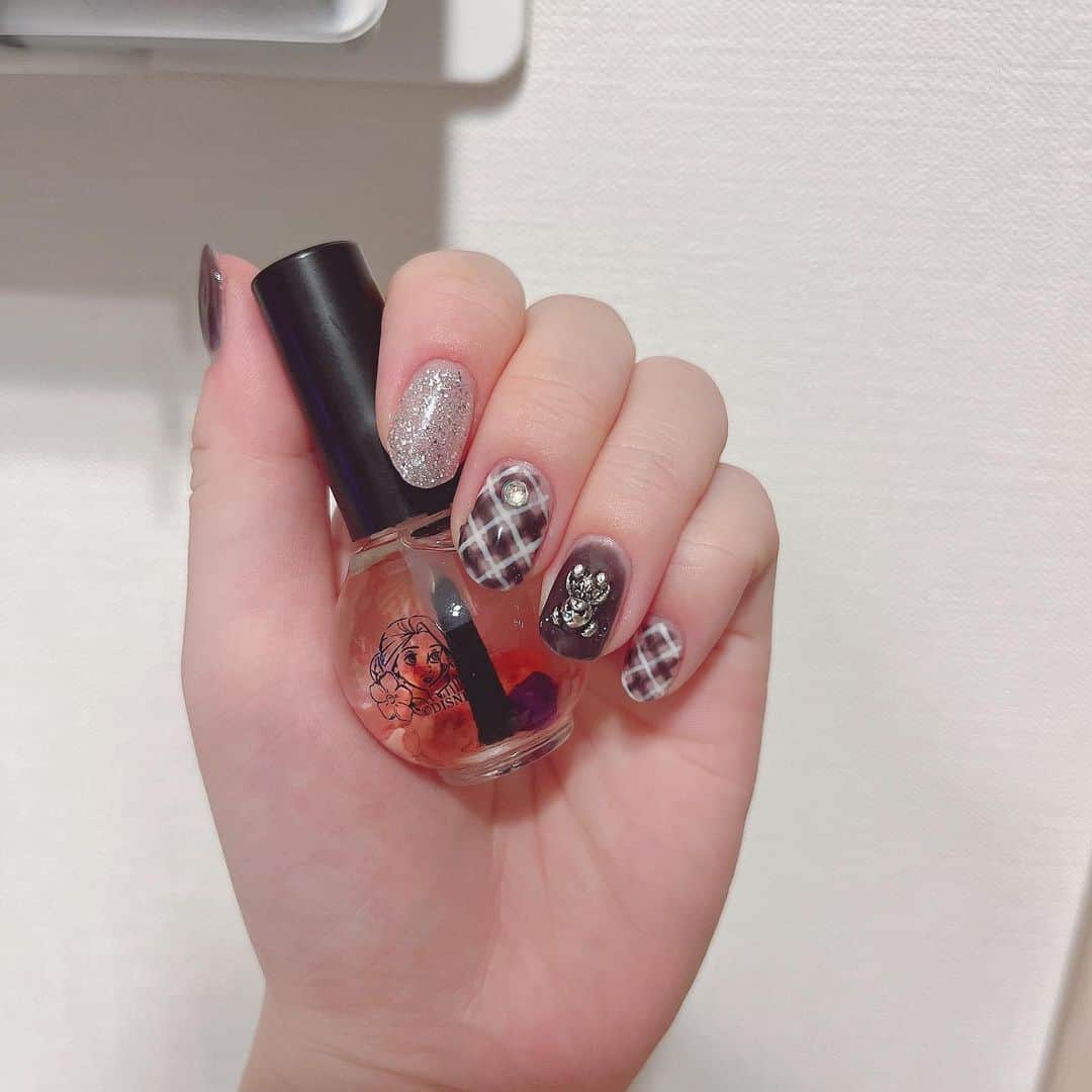 ねぎまのインスタグラム：「. . new self nail💅🏻🖤 . 今回はシンプルでパーツも少なめ🧸 (2枚目に簡単な解説載せてみた) . . #jelnail #shein #セルフネイル #ネイルデザイン」