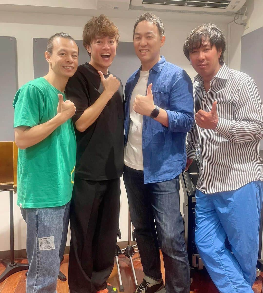 福井晶一さんのインスタグラム写真 - (福井晶一Instagram)「ライブパフォーマンス 歌・ダンス・トーク「３」の初歌稽古&打ち合わせでした。  今回の企画は四季時代、CATSのミストフェリーズ役で何度も共演した蔡暁強が、このコロナ禍でミュージカルや舞台への夢を諦めかけた若い世代に対して、もう一度舞台芸術の素晴らしさやこの仕事のやり甲斐などを伝えられる場になればと企画したもので、僕も上川一哉くんもそこに賛同して参加しております。  そこで大阪公演ではオーディションによって選ばれたシンガー３名が3回のステージで一人ずつ歌を一曲披露します。  またダンサー３名も蔡暁強と一緒にダンスパフォーマンスを披露します。  ぜひ応援してあげてください。  もちろん僕たちもそれぞれ何曲か披露させていただきます。 そして3人のコラボも♪♪  本日はじめましてだったピアノの阿部篤志さん。 ほんとに素晴らしくて、ピアノ１本とは思えない演奏で本番が益々楽しみになりました！  ありがたいことに豊川公演は完売しましたが、大阪公演はまだ余裕がございますので、関西圏の皆様はぜひ遊びにいらして下さい。宜しくお願い致します。  #歌ダンストーク3 #扇町ミュージックキューブ  #豊川市こざかい爽風館 #蔡暁強 #上川一哉  #福井晶一 #阿部篤志」9月25日 18時59分 - shoichi.fukui