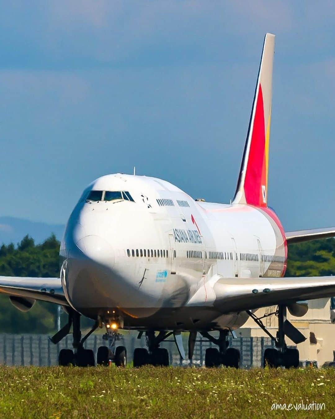 アシアナ航空日本地域公式アカウントさんのインスタグラム写真 - (アシアナ航空日本地域公式アカウントInstagram)「𝗕𝟳𝟰𝟳✈︎  ┈┈┈┈┈┈┈┈┈┈ B747ジャンボジェット ボーイング747ジャンボジェット  堂々とした貫禄がファンを魅了します。 前からの写真もカッコいい！  📸 @ama.evaluation  ┈┈┈┈┈┈┈┈┈┈   #アシアナ航空 #アシアナ #ASIANA #asianaair #asianaairline #OZ #Flyasiana #韓国 #korea #韓国旅行 #✈️ #B747 #ボーイング747 #ジャンボジェット #飛行機のある風景 #飛行機 #航空機 #飛行機撮影」9月25日 19時00分 - asiana.jp_official